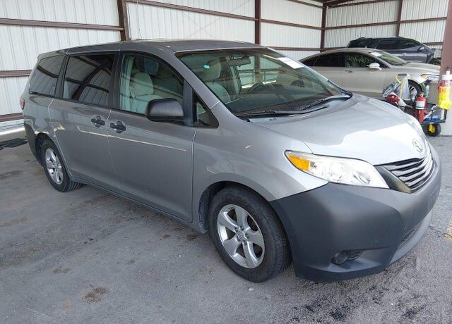 2015 TOYOTA Sienna