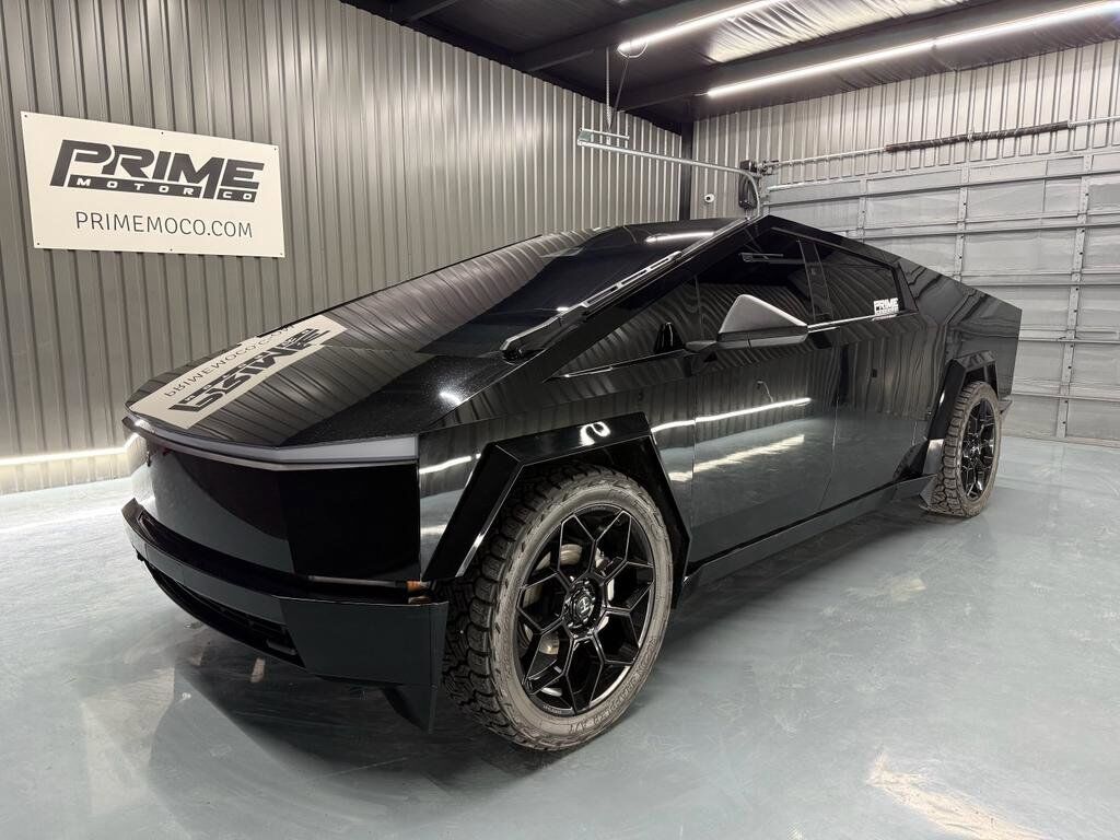 2024 TESLA Cybertruck