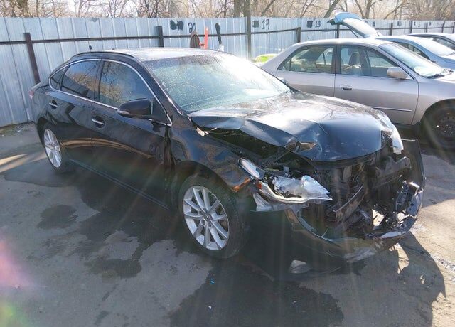 2013 TOYOTA Avalon