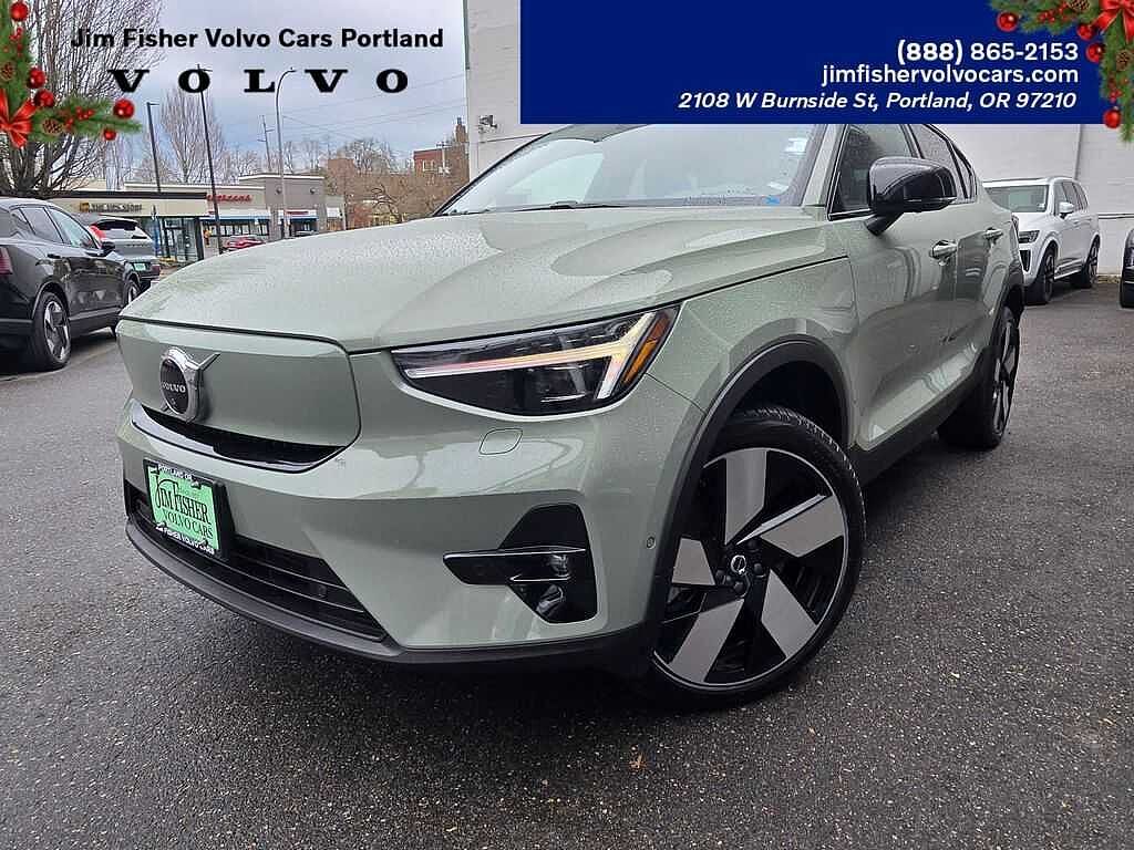 2023 VOLVO C40