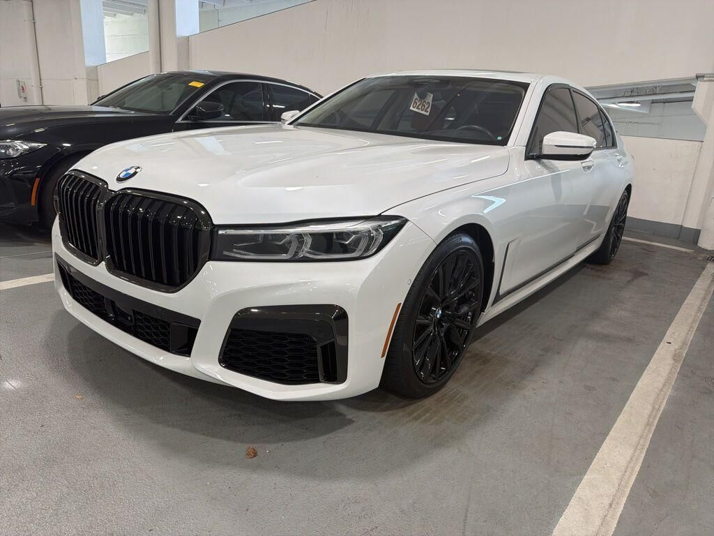 2022 BMW M7