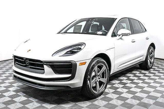2024 PORSCHE Macan