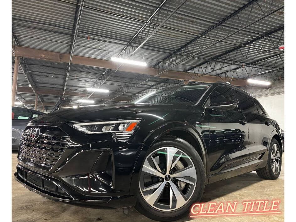 2024 AUDI Q8