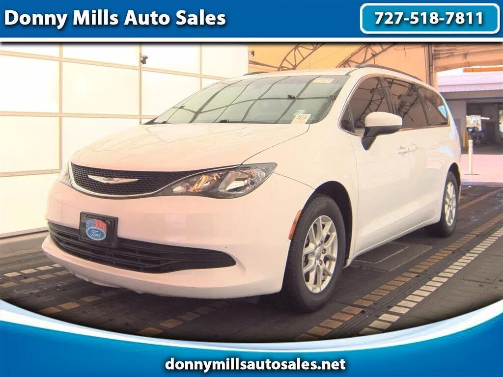 2020 CHRYSLER Voyager