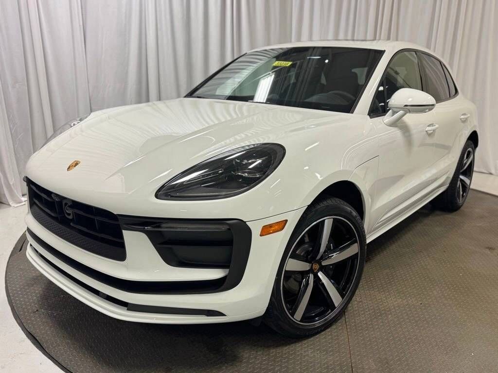 2026 PORSCHE Macan
