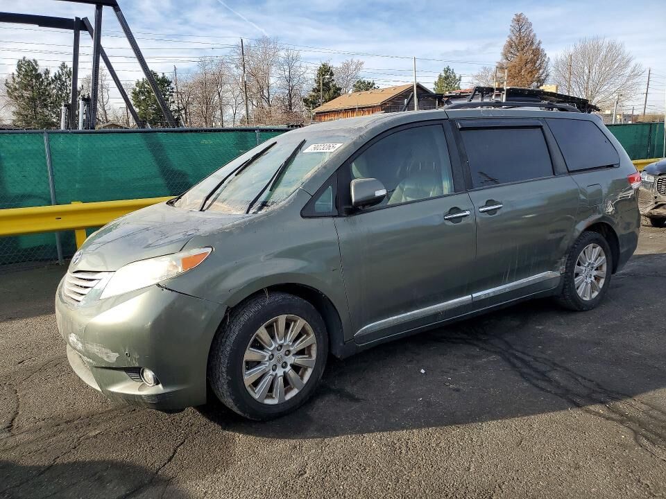 2014 TOYOTA Sienna