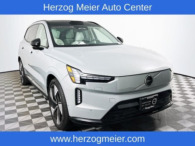 2025 VOLVO EX90