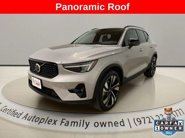 2025 VOLVO XC40