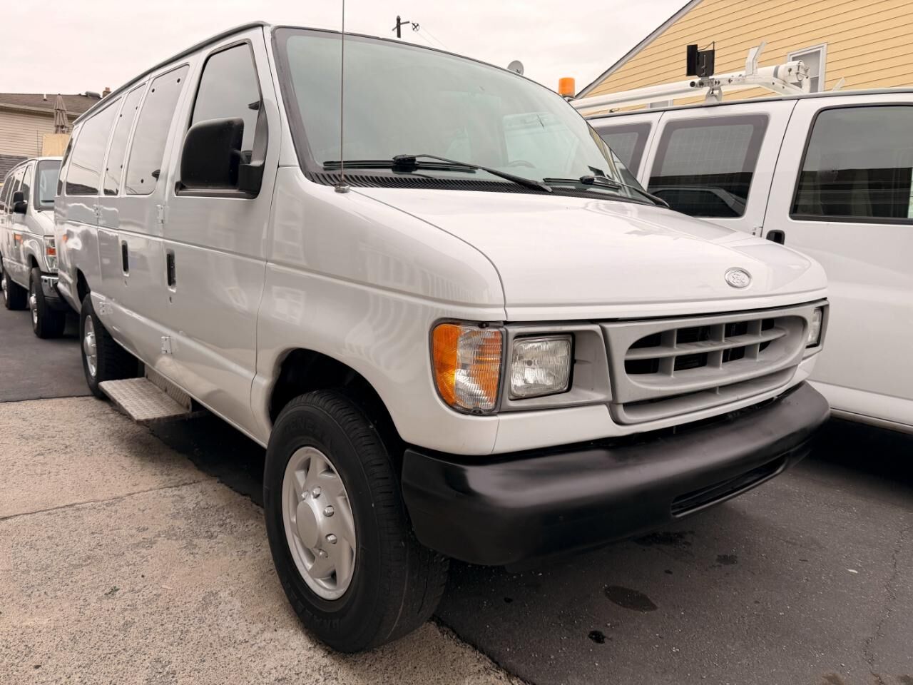 1999 FORD E-350