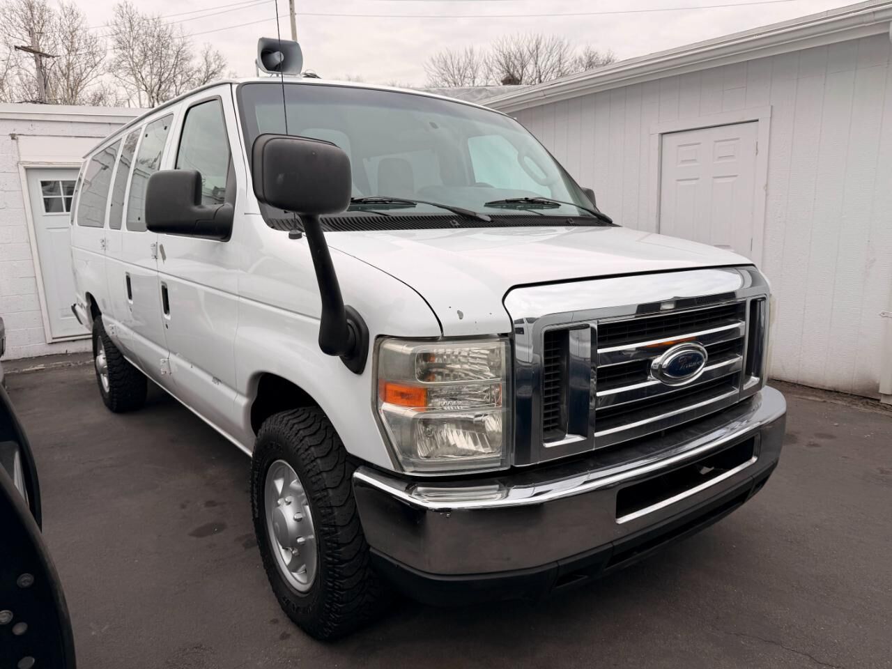 2011 FORD E-350