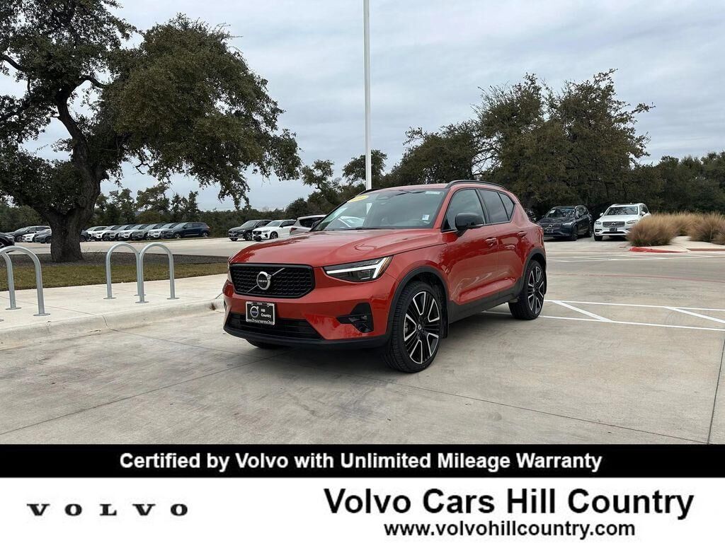 2024 VOLVO XC40