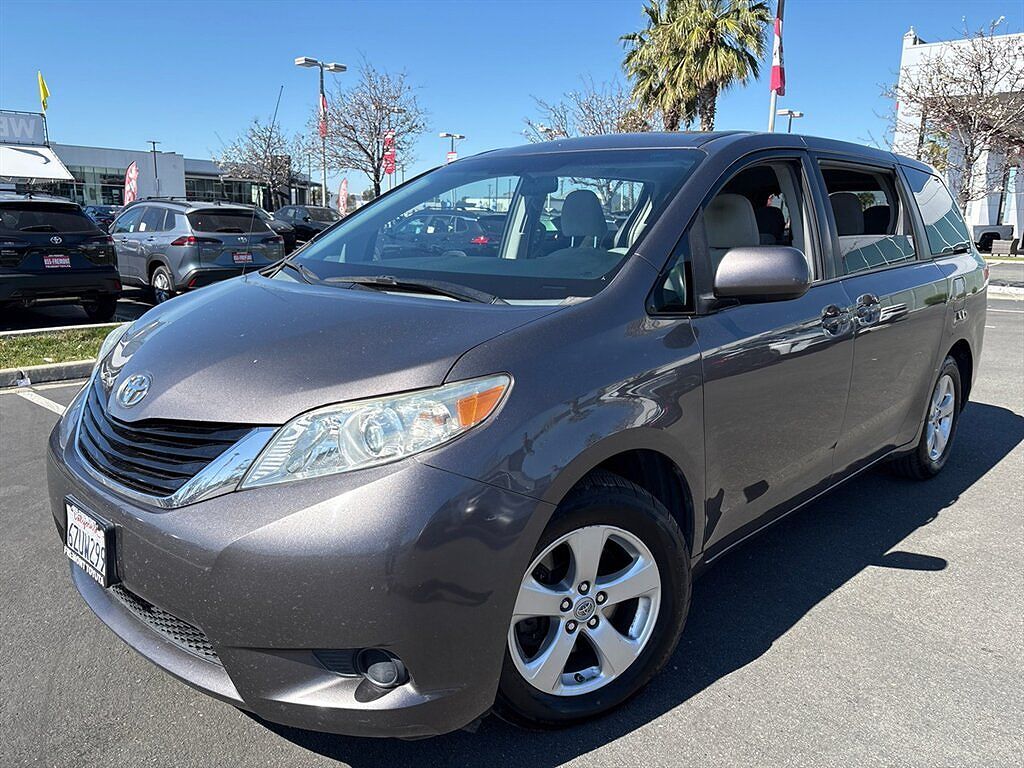 2012 TOYOTA Sienna