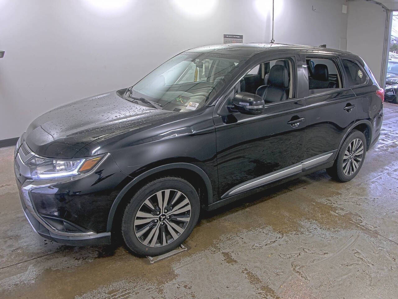 2019 MITSUBISHI Outlander