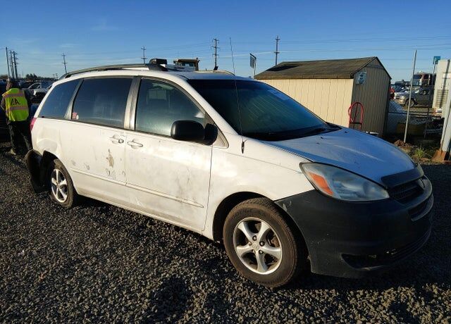 2004 TOYOTA Sienna