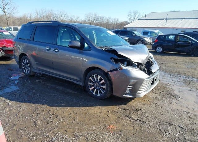 2018 TOYOTA Sienna