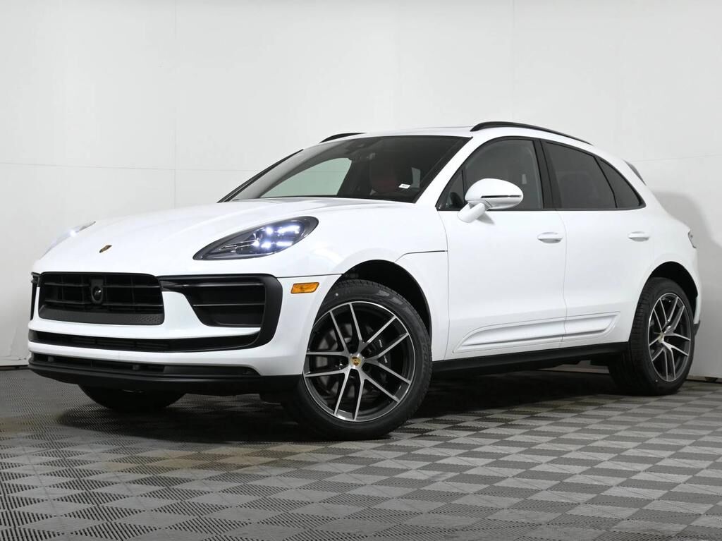 2025 PORSCHE Macan