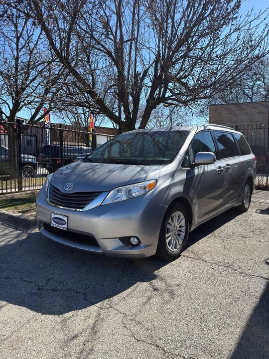2012 TOYOTA Sienna