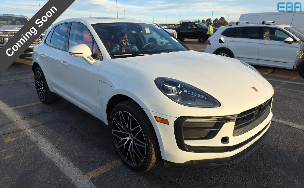 2025 PORSCHE Macan