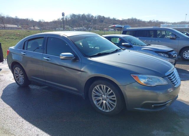 2011 CHRYSLER 200