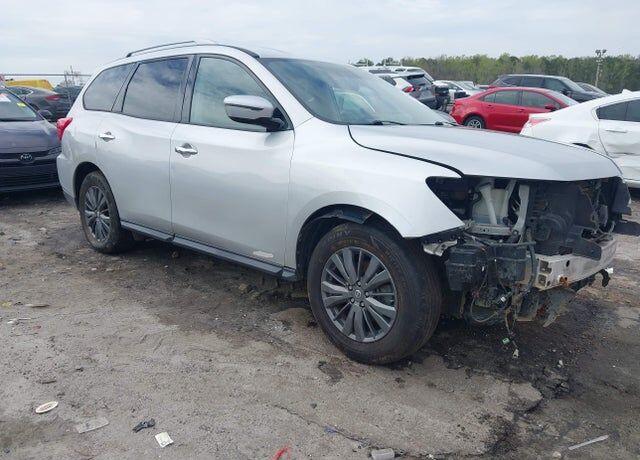 2017 NISSAN Pathfinder