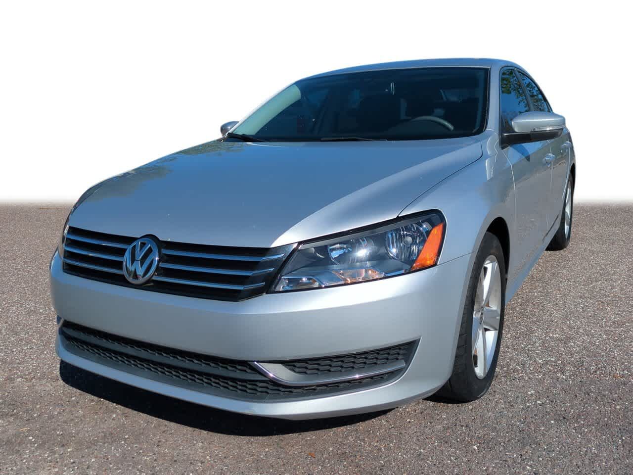 2013 VOLKSWAGEN Passat