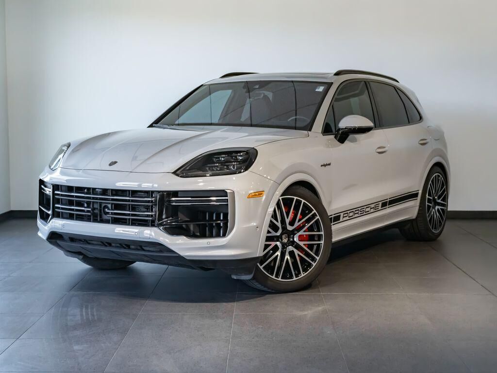 2025 PORSCHE Cayenne