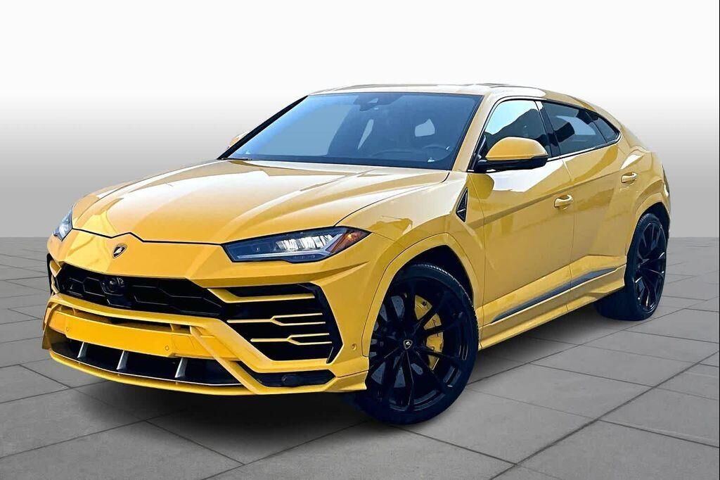 2022 LAMBORGHINI URUS