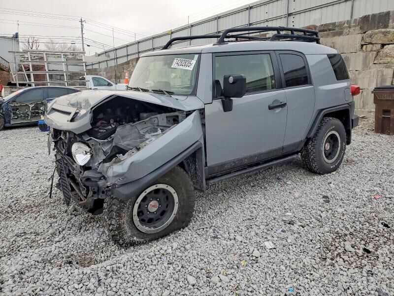 2013 TOYOTA FJ Cruiser