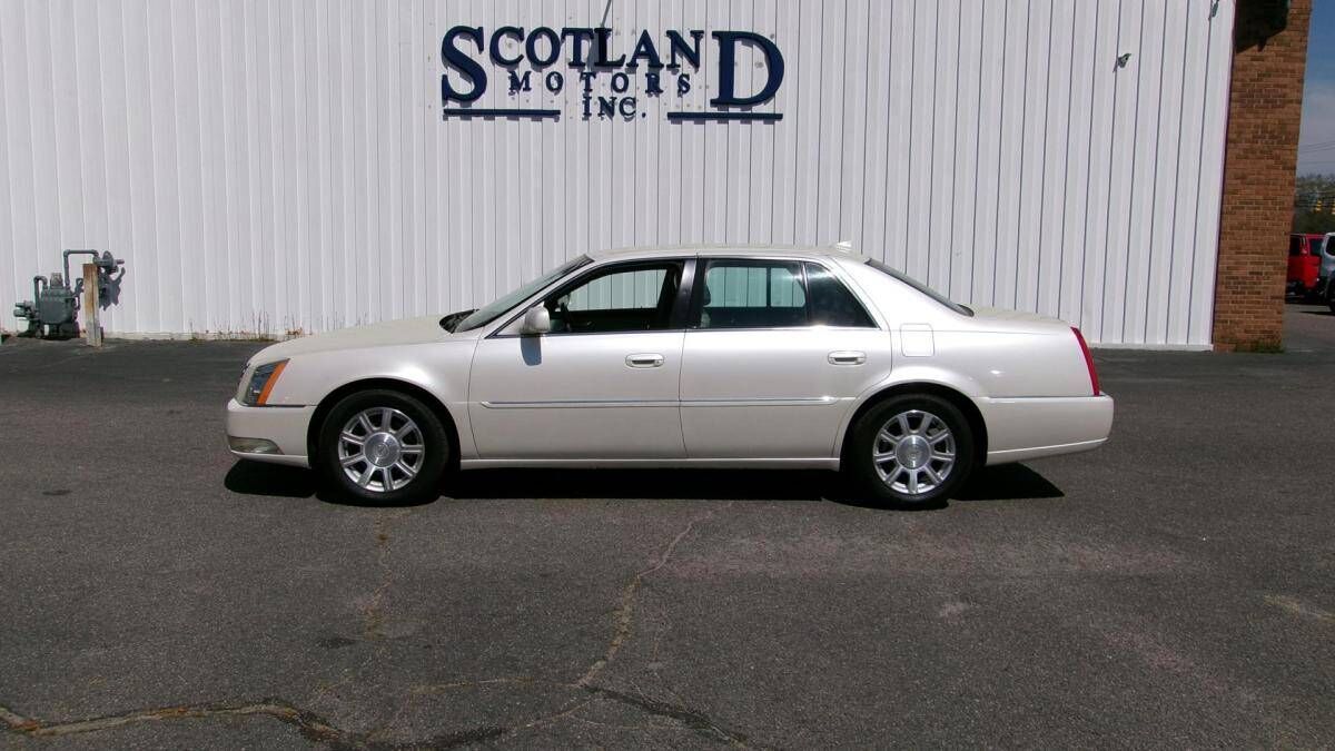 2011 CADILLAC DTS