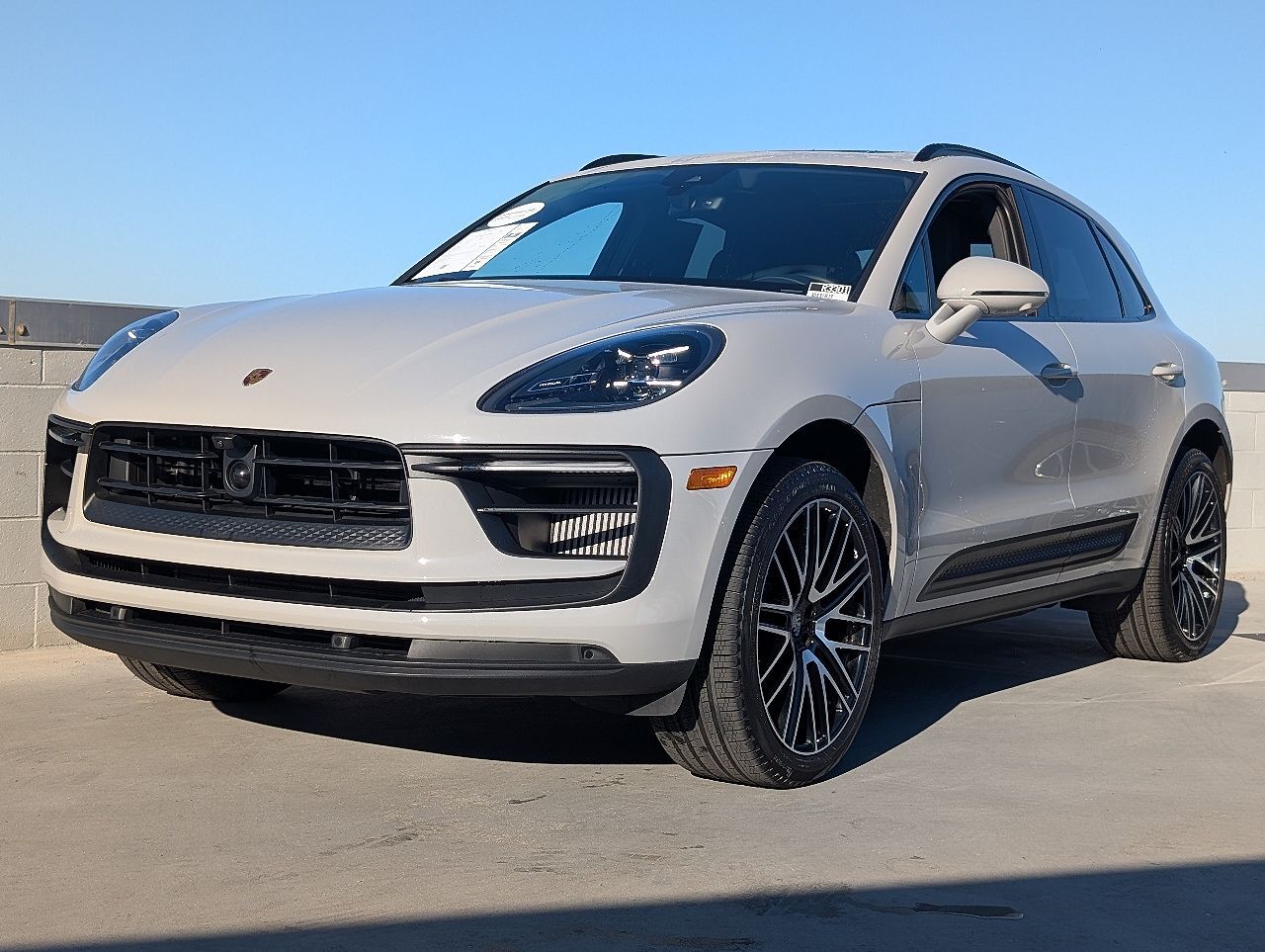 2023 PORSCHE Macan