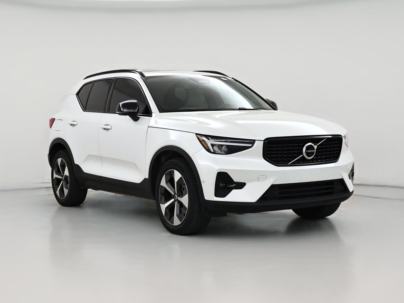2023 VOLVO XC40