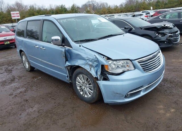 2016 CHRYSLER Town and Country