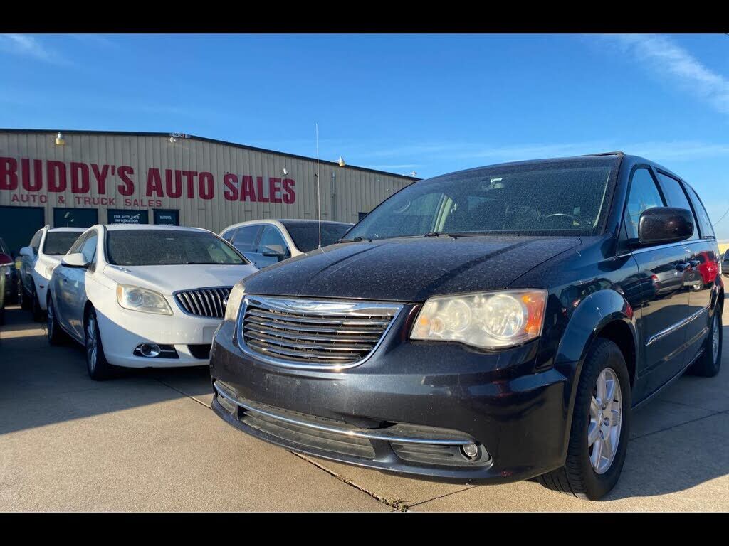 2013 CHRYSLER Town and Country