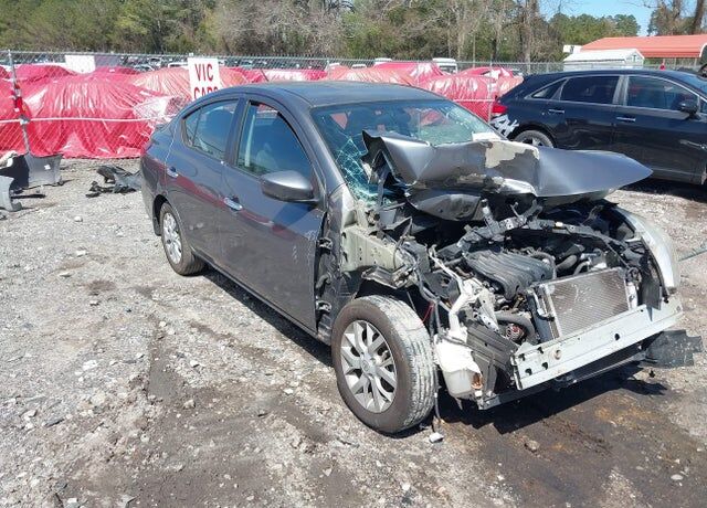 2016 NISSAN Versa