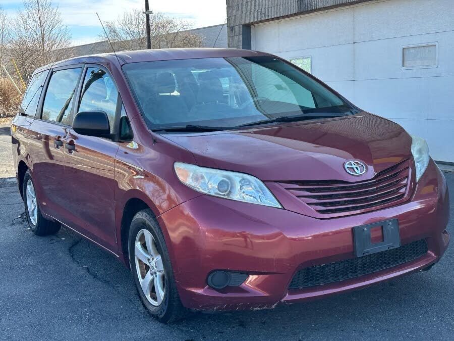 2012 TOYOTA Sienna