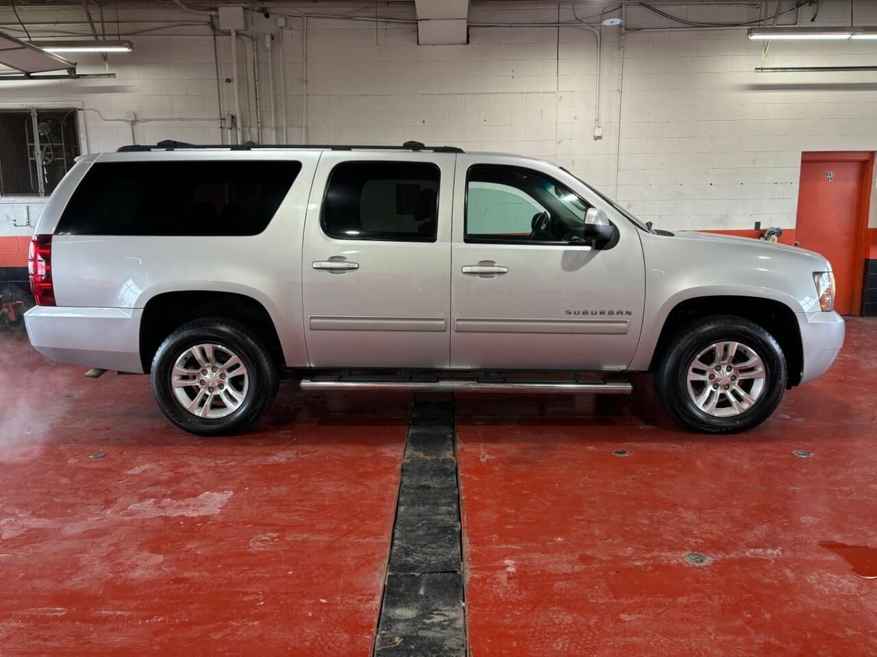 2013 CHEVROLET Suburban