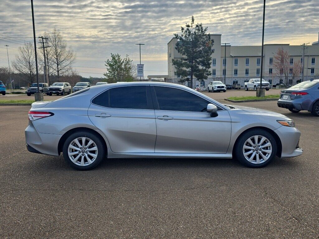 2018 TOYOTA Camry