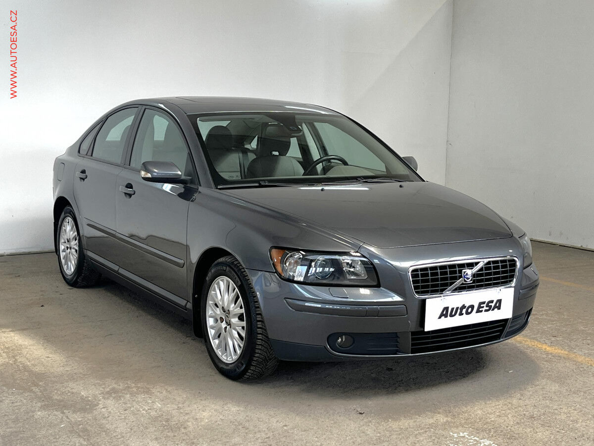 2005 VOLVO S40