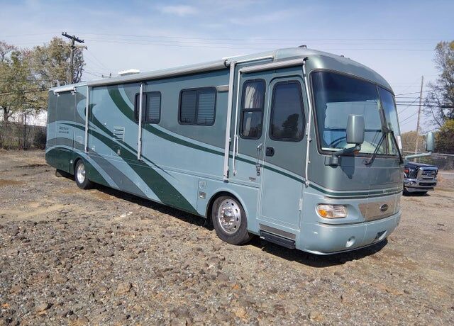 2001 FREIGHTLINER XC Chassis