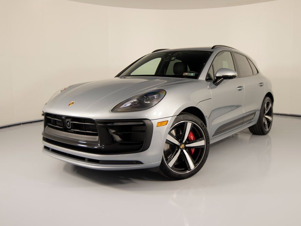 2026 PORSCHE Macan