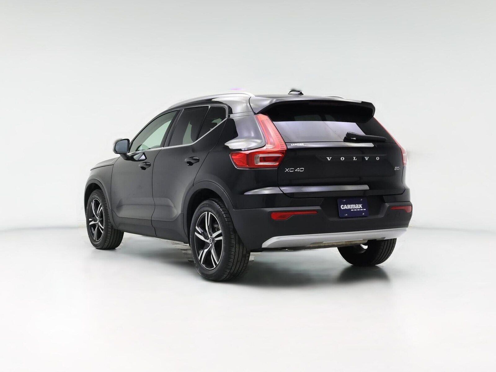 2023 VOLVO XC40