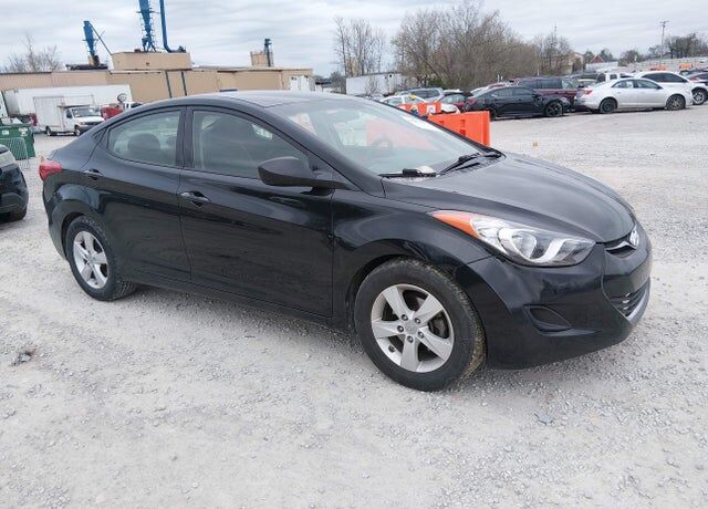 2013 HYUNDAI Elantra