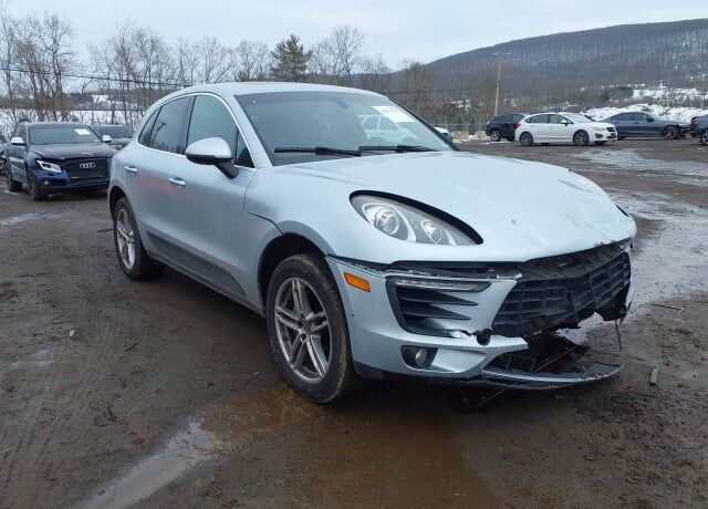 2015 PORSCHE Macan