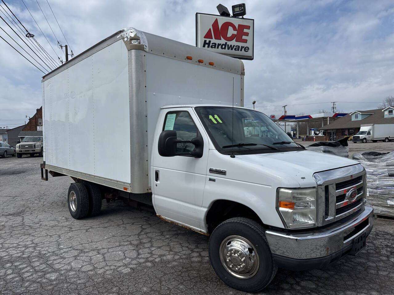2011 FORD E-350