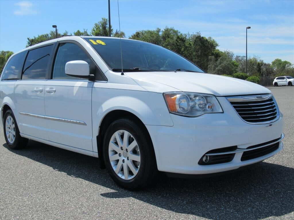 2014 CHRYSLER Town and Country