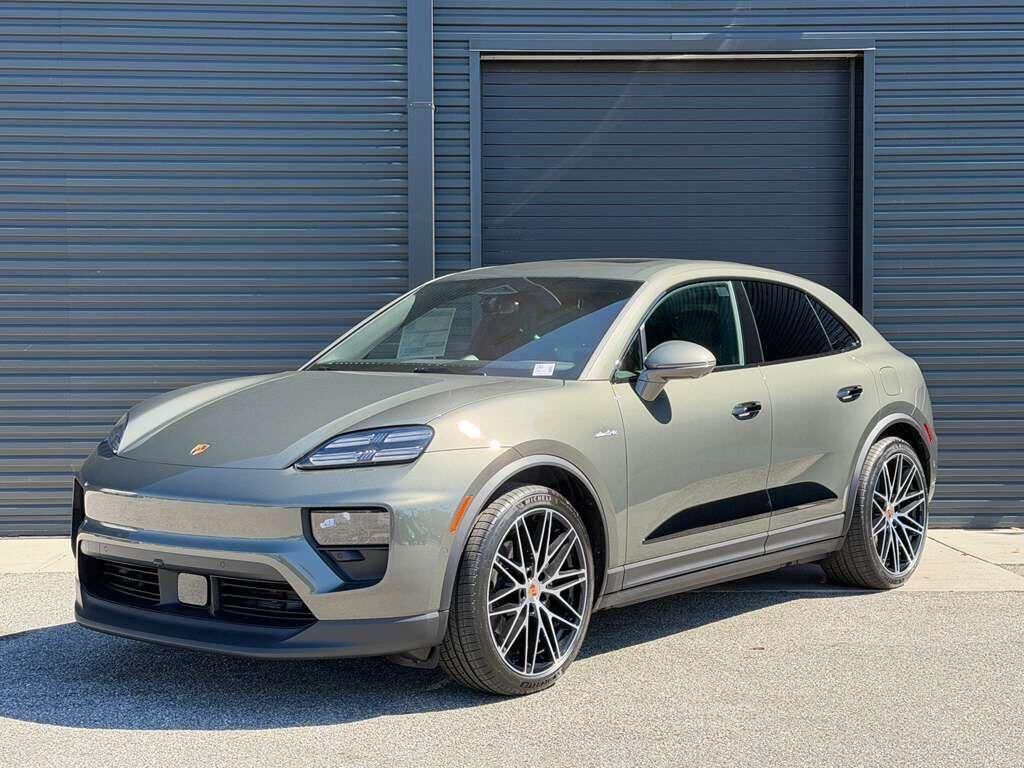 2026 PORSCHE Macan