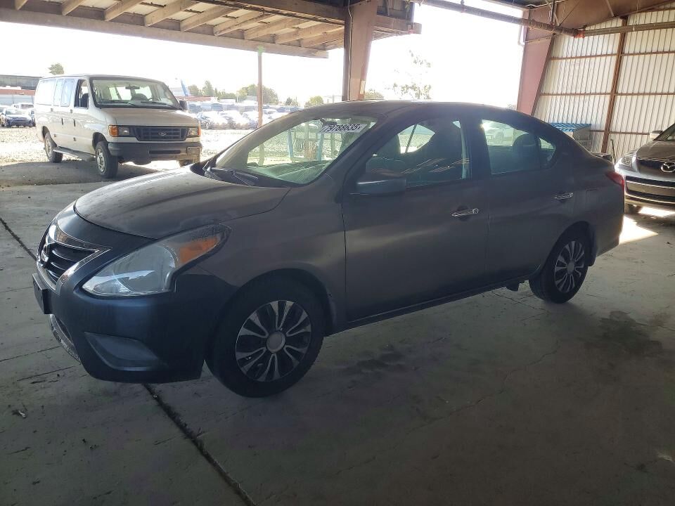 2015 NISSAN Versa