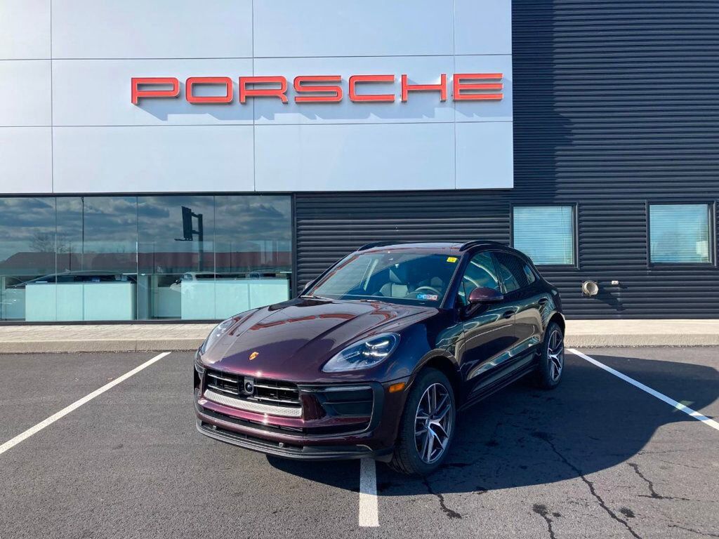2024 PORSCHE Macan