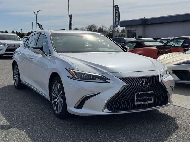 2019 LEXUS ES