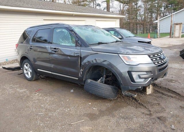 2017 FORD Explorer